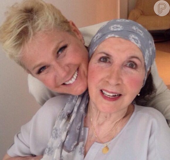 Xuxa usou as redes sociais para parabenizar a mãe, dona Alda, pelos seus 78 anos, nesta segunda-feira, 26 de janeiro de 2015