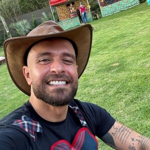 Diogo Nogueira também apostou em um look caipira