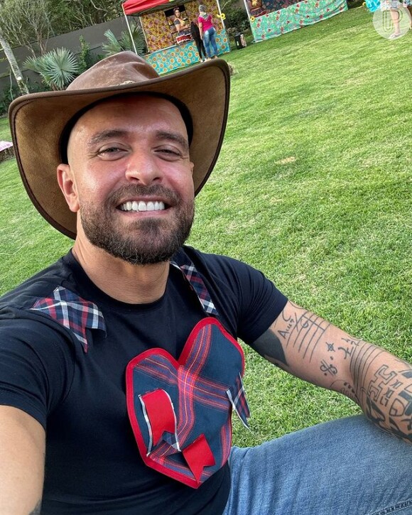 Diogo Nogueira também apostou em um look caipira