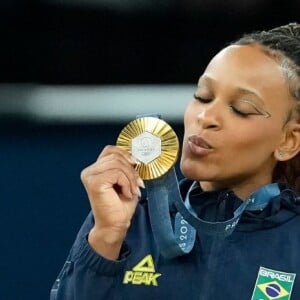 Rebeca Andrade ganhou a medalha de ouro na final do solo nas Olimpíadas de Paris 2024