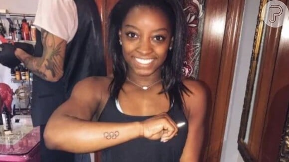 Uma das primeiras tatuagens de Simone Biles foram as argolas que formam o símbolo dos Jogos Olímpicos