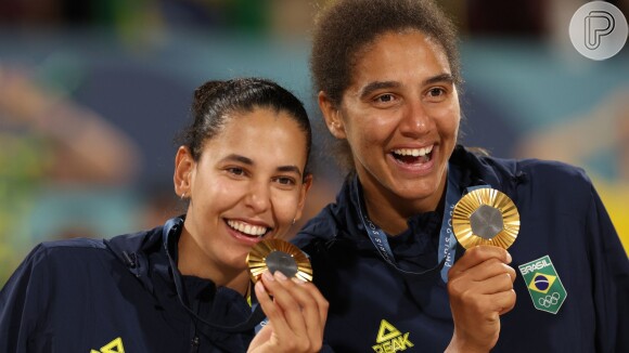 Ana Patrícia e Duda conquistaram ouro em vôlei de praia nesta sexta-feira (9)