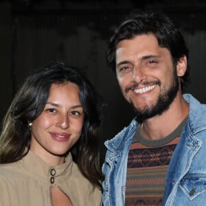 Yanna Lavigne e Bruno Gissoni prestigiam arraiá fora de época de Bruna Marquezine; atriz comemorou aniversário de 29 anos