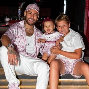 Mavie e Davi Lucca também usaram looks com a mesma estampa de Neymar