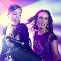 Claudia Leitte e Anitta cantam juntas e rebolam muito em ensaio da Mocidade
