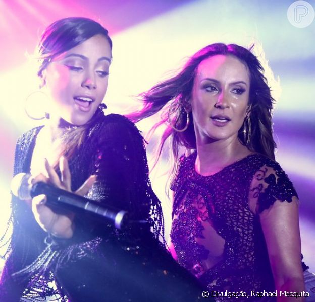 Anitta E Claudia Leitte Mostra Demais Claudia Leitte E Anitta Cantam Juntas E Rebolam Muito Em Ensaio Da Mocidade Purepeople