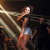 Claudia Leitte sensualiza em show no Clube Monte Líbano, no Rio