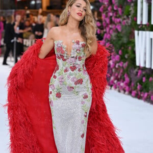 Blake Lively tem impressionado o público por sua beleza em 'É Assim que Acaba', um dos principais filmes do momento