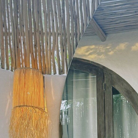 Jade Picon nega ter realizado lipo LAD, procedimento queridinho das famosas, e garante que a barriga é natural