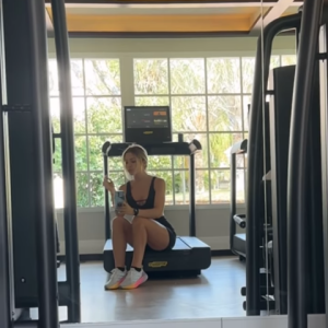 Tanquinho de Jade Picon é fruto de um treino intenso de até 400 abdominais por dia