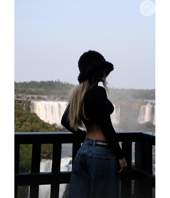 Nesta quinta (15), Jade Picon posou nas Cataratas do Iguaçu, em Santa Catarina, aproveitando um dia de folga