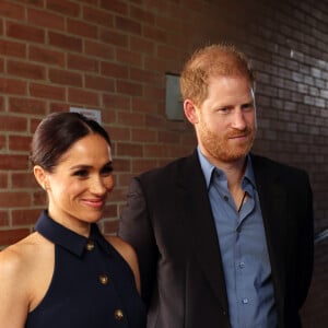 Meghan e Harry vão ficar fora da reunião, que vai definir o futuro dos seus títulos de Duque e Duquesa de Sussex.