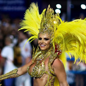 Viviane Araujo é rainha de bateria do Salgueiro desde 2007, uma das principais escolas de samba do Rio de Janeiro