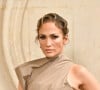 Jennifer Lopez entrou com um pedido de divórcio nesta terça-feira (20), data em que a cerimônia luxuosa de casamento completou dois anos