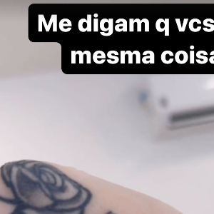 Karoline Lima também resolveu se desfazer de uma tatuagem na mão, de uma boca com língua de cobra