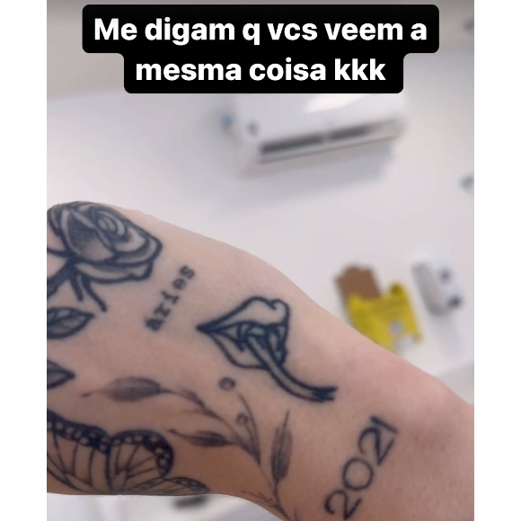 Karoline Lima também resolveu se desfazer de uma tatuagem na mão, de uma boca com língua de cobra