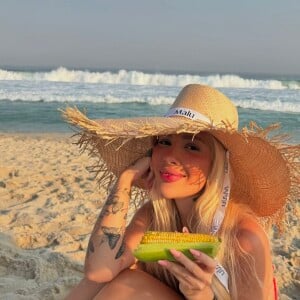 Karoline Lima faz sucesso nas redes sociais e tem dezenas de tatuagens espalhadas pelo corpo