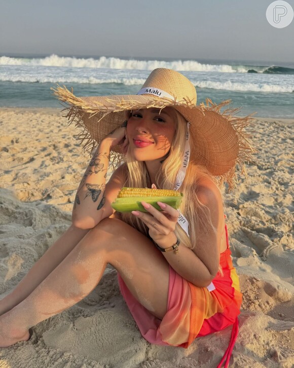 Karoline Lima faz sucesso nas redes sociais e tem dezenas de tatuagens espalhadas pelo corpo