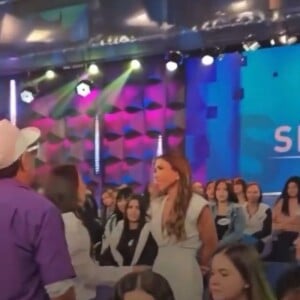 Patrícia Abravanel pediu ajuda da plateia para apresentar Programa Silvio Santos