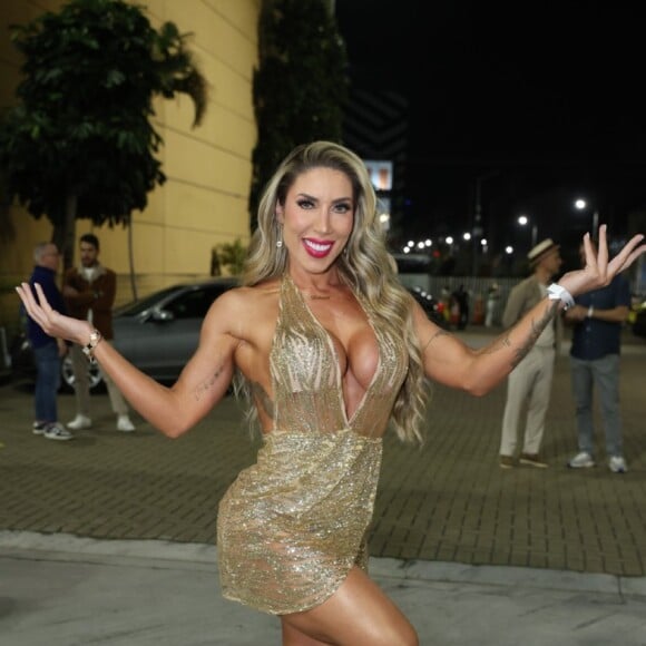 Carnaval 2025: Tati Minerato arrasou no decote em vestido curto para evento na Cidade do Samba em 30 de agosto de 2024