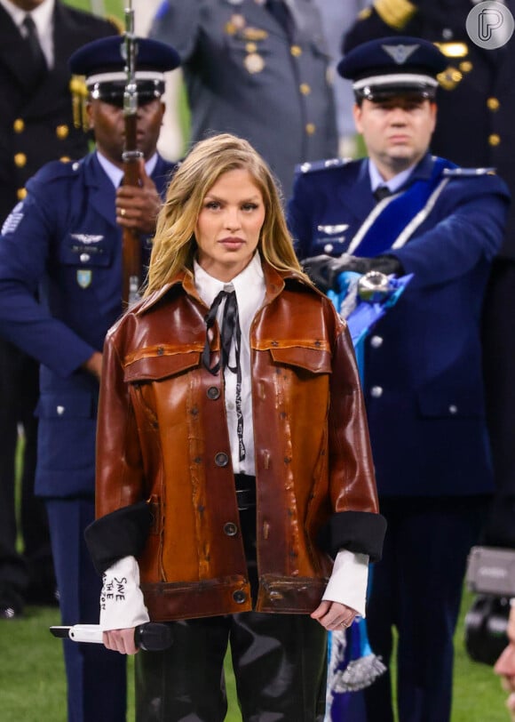 Luísa Sonza cantou o hino nacional em primeiro jogo da NFL no Brasil