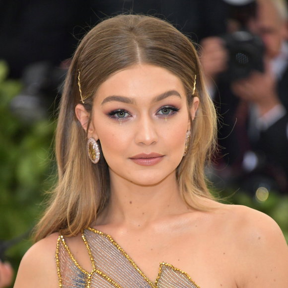 Gigi Hadid admite não ser fã de perfumes muito doces em sua rotina de beleza