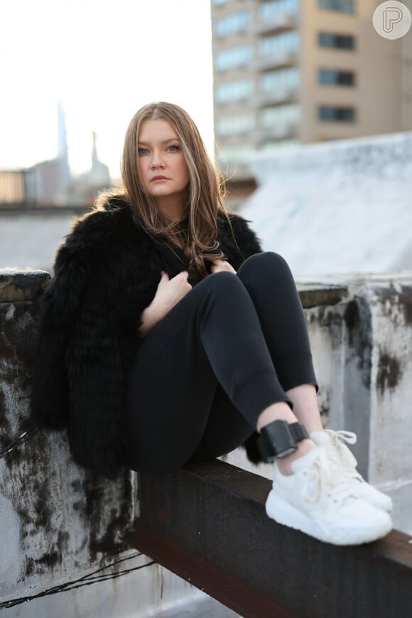 Anna Delvey ganhou notoriedade por se passar por uma herdeira bilionária alemã e se infiltrar na alta sociedade de Nova York