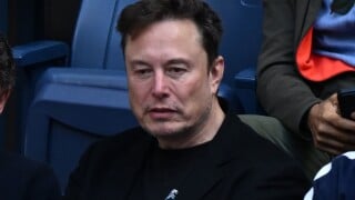 Um hábito de sono muito popular entre brasileiros fez o bilionário Elon Musk ter 'dor no cérebro'. Entenda!