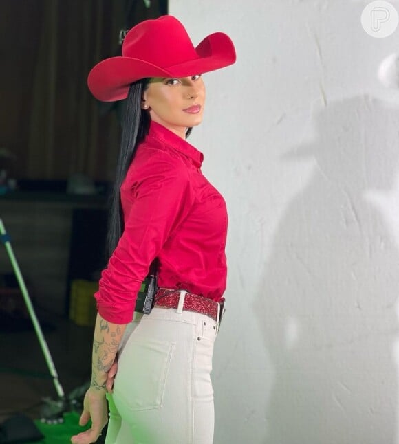 Ana Castela ficou famosa pelo hit 'Pipoco', lançado com Melody em 2022, e coleciona botas 'cowgirl'