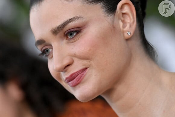 Eve Hewson é filha de Bono Vox e está brilhando em 'O Casal Perfeito', da Netflix