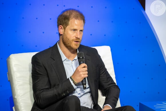 O Palácio de Buckingham afirmou que a Duquesa de Sussex não foi cortada da fotografia. Essa foto com apenas o Harry sozinho foi uma das versões disponibilizadas no Getty Images.