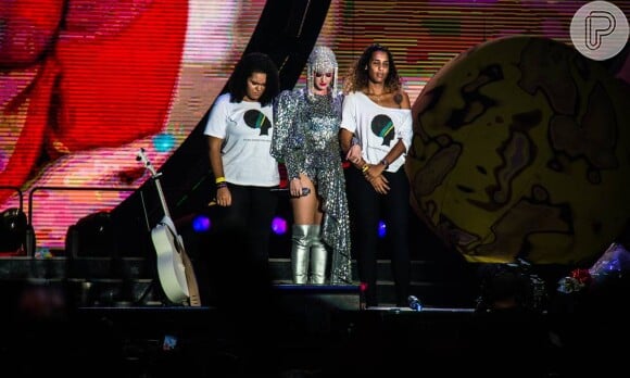 Katy Perry na 'Witness Tour' no Brasil homenageando Marielle Franco