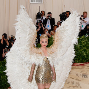 Katy Perry no MET Gala 2018 como um anjo