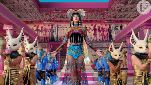 Katy Perry no videoclipe de 'Dark Horse', como uma deusa egípcia