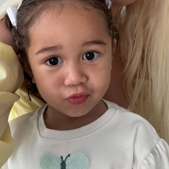 Karoline Lima ficou famosa nacionalmente por seu namoro com Éder Militão, com quem teve a filha Cecília