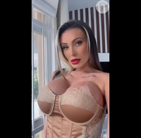 Andressa Urach utilizou a foto sensual para ilustrar um post de reflexão