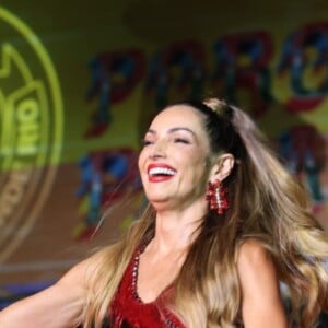 Patrícia Poeta se mostrou emocionada com a oportunidade: 'Queria dizer que tô muito feliz de estar aqui hoje'