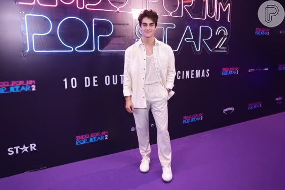 Lançamento do filme 'Tudo por Um Popstar 2' contou com Lucas Burgatti, ator do elenco