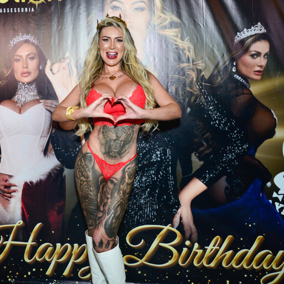 Andressa Urach se pronunciou sobre a confusão ocorrida em sua festa de aniversário de 37 anos, nesta quinta-feira (02)