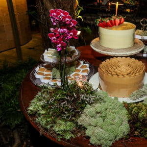 Detalhe da mesa de doces do anivesário de Cleo, que completou 42 anos