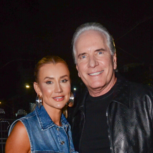 Quem também esteve no show foi Roberto Justus, pai de Rafaella Justus, e Ana Paula Siebert