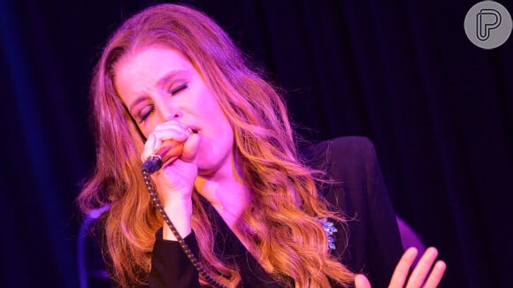 Lisa Marie Presley 'se acostumou tanto com ele, cuidando dele e mantendo-o lá', segundo o livro