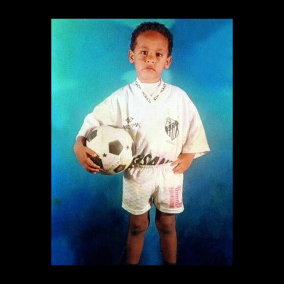 24. Essa foto já entrega o que esse menino faria para ganhar o mundo