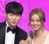 O casal Hyeri e Ryu Jun Yeol, que tem família no Brasil.