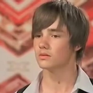 Liam Payne cantou para Cheryl Cole, que era jurada do "The X Factor"; anos depois, os dois começaram um relacionamento