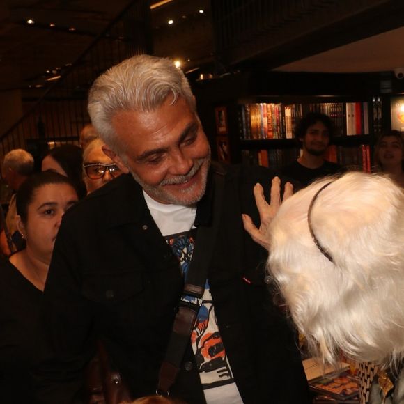 Gloria Menezes tem feito raras aparições em público - atriz se encontrou com Fernanda Montenegro no lançamento do novo livro de Boni, ex-diretor da Globo