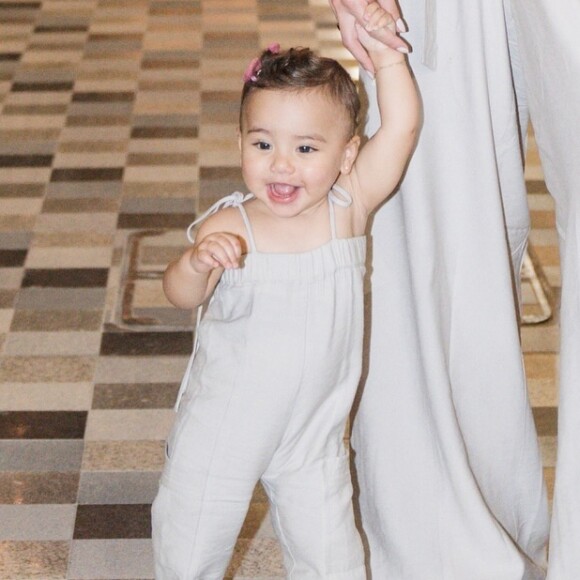 Mavie já ganhou até um look da coleção de Bruna Biancardi para a Laguna Store