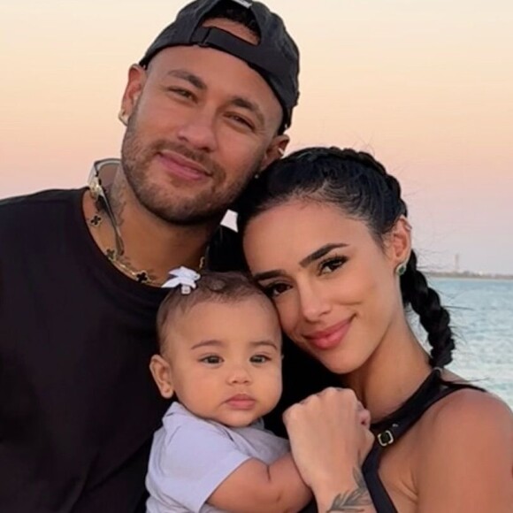 Neymar e Bruna Biancardi foram criticados na web pela escolha do look da filha, Mavie