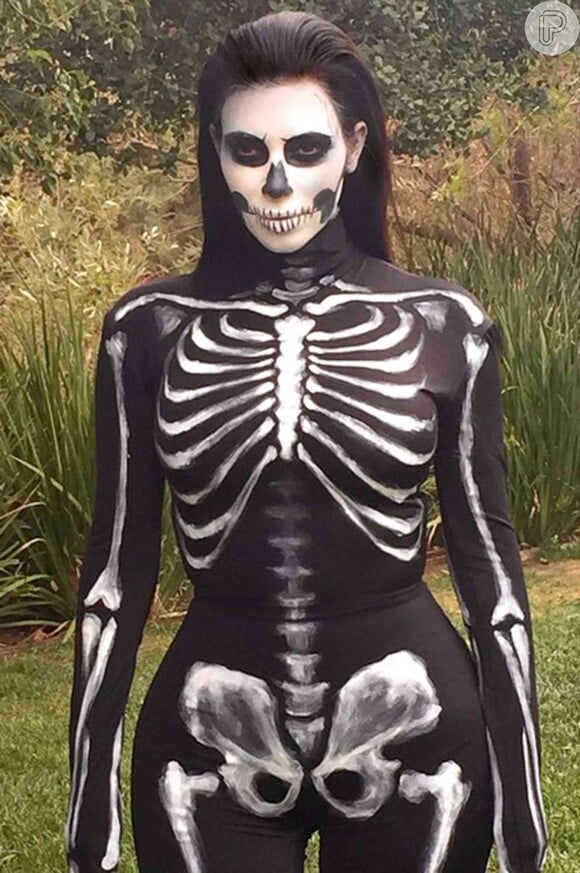 Maquiagem para Halloween: Kim Kardashian sabe como inovar e se transformou um esqueleto