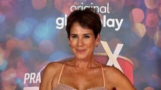 Ex-paquita Andrea Veiga posa de lingerie cavada aos 55 anos e faz reflexão após documentário polêmico: 'Se a sua barriga...'